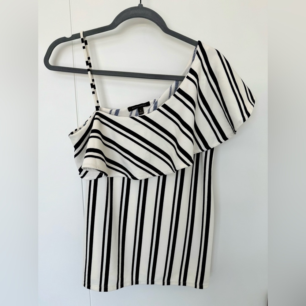 Banana Republic Black and White Asymmetrical Flutter Sleeve size S